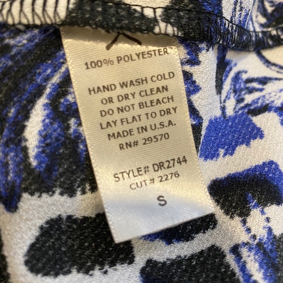 Everly Black and Blue Paisley Dress - Picture 4 of 4